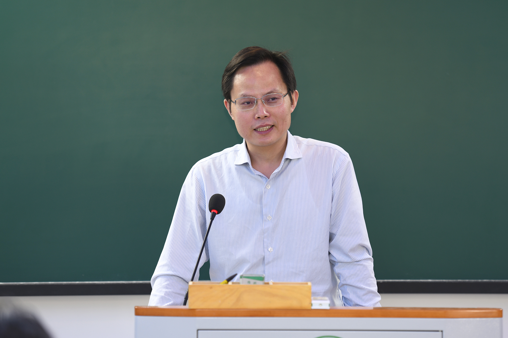 副校长杨少波开班致辞(记者 刘涛 摄) 副校长杨少波开班致辞(记者 刘涛 摄)